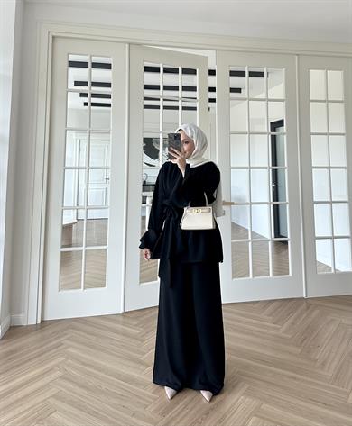 Volan Kol Çiçek Aksesuarlı Takım Siyah