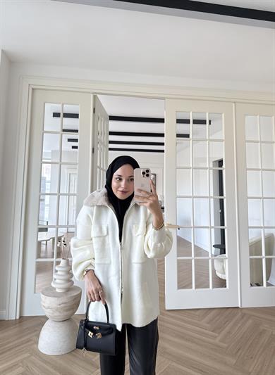 Yakası Kürklü ve Fermuarlı Triko Hırka Ekru