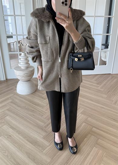 Yakası Kürklü ve Fermuarlı Triko Hırka Vizon