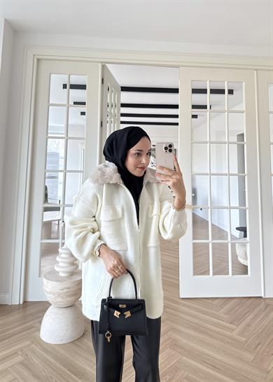 Yakası Kürklü ve Fermuarlı Triko Hırka Ekru