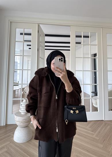 Yakası Kürklü ve Fermuarlı Triko Hırka Kahverengi