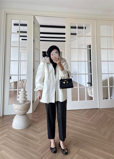 Yakası Kürklü ve Fermuarlı Triko Hırka Ekru