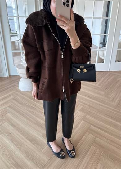 Yakası Kürklü ve Fermuarlı Triko Hırka Kahverengi