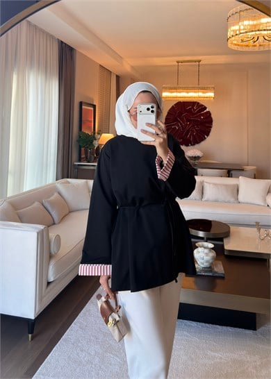 Yakası ve Kolları Gömlek Detaylı Bağlamalı Tişört Siyah