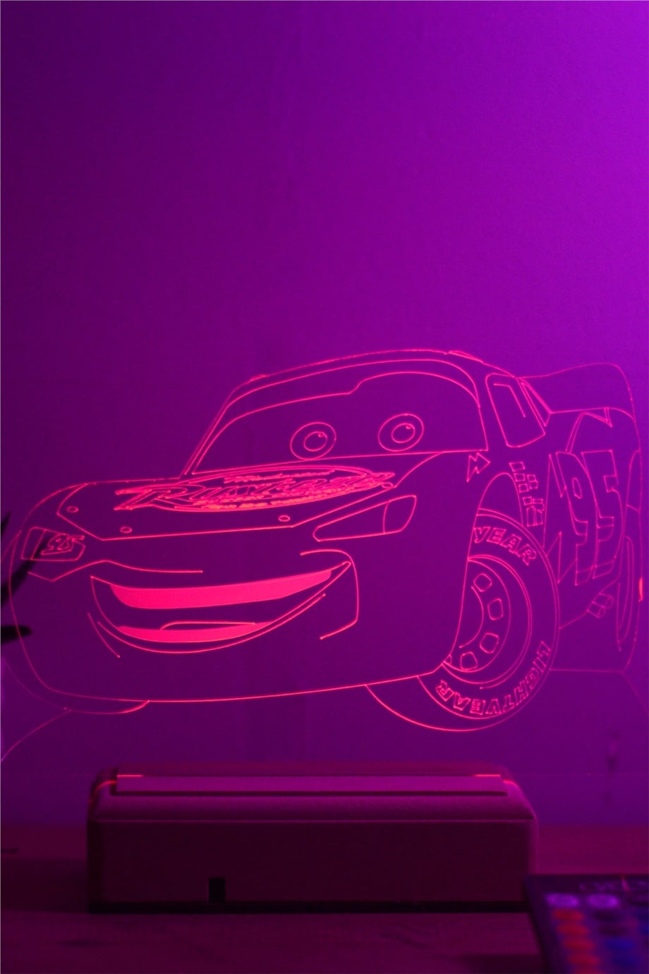 Şimşek McQueen Araba 16 Renkli Kumandalı Gece Lambası