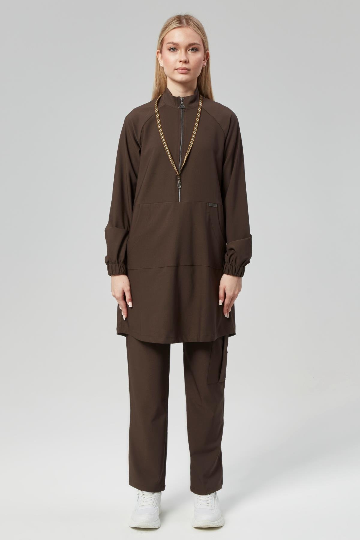 Extreme Cool Modest - Premium Çift Yön Likralı Doktor Hemşire Forma Takımı Scrubs Üniforma Cerrahi Takım (KADIN), Acı Kahve