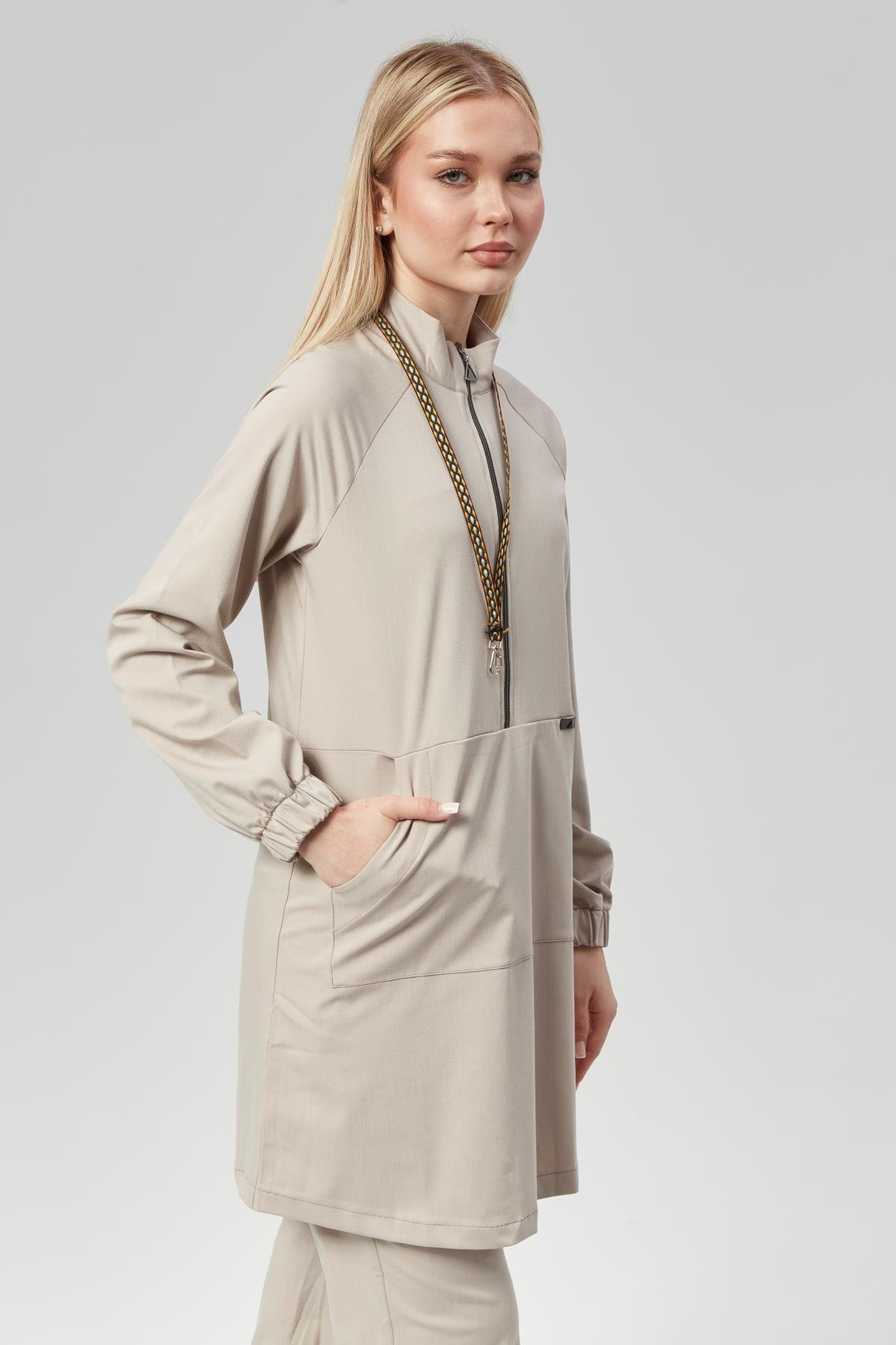 Extreme Cool Modest - Premium Çift Yön Likralı Doktor Hemşire Forma Takımı Scrubs Üniforma Cerrahi Takım (KADIN), Kumsal