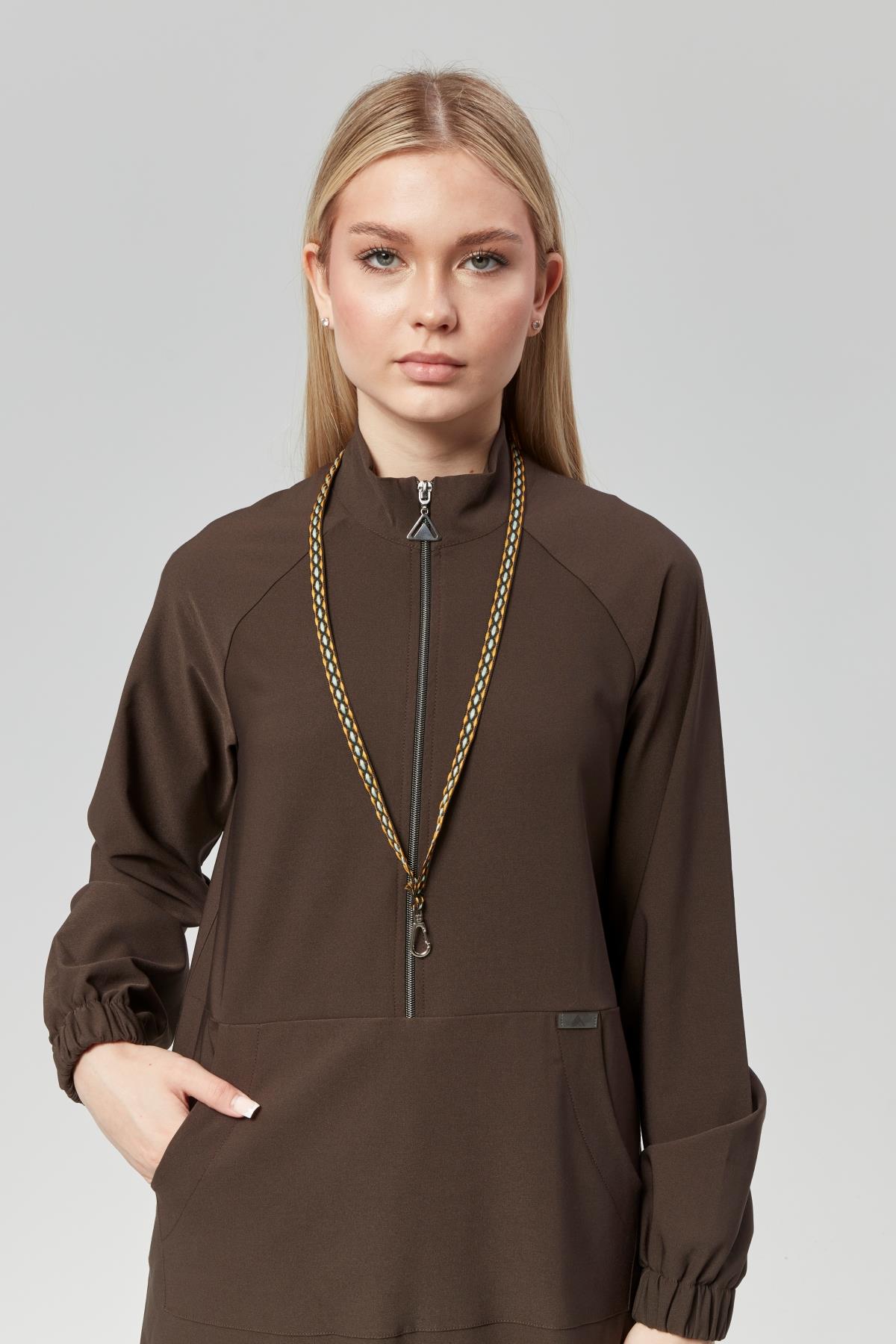 Extreme Cool Modest - Premium Çift Yön Likralı Doktor Hemşire Forma Takımı Scrubs Üniforma Cerrahi Takım (KADIN), Acı Kahve