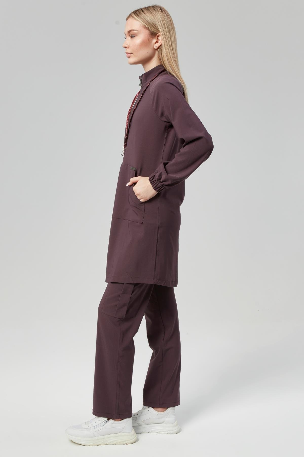 Extreme Cool Modest - Premium Çift Yön Likralı Doktor Hemşire Forma Takımı Scrubs Üniforma Cerrahi Takım (KADIN), Mürdüm