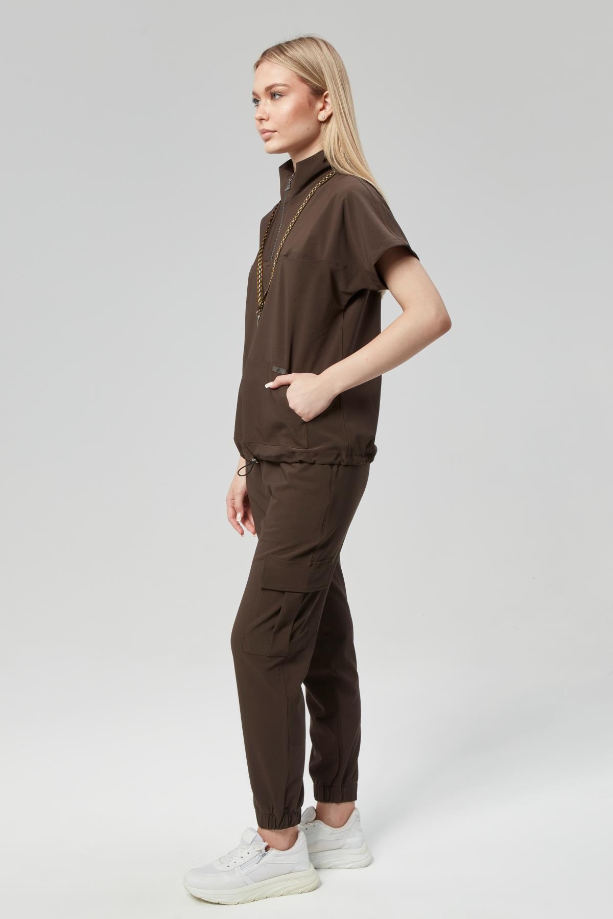 Extreme Cool Woman - Premium Çift Yön Likralı Doktor Hemşire Forma Takımı Scrubs Üniforma Cerrahi Takım (KADIN), Acı Kahve