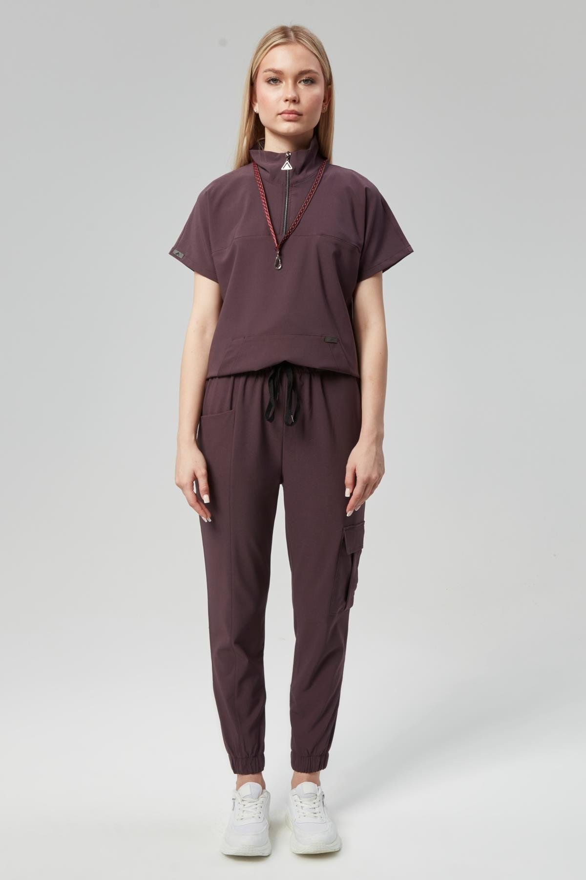 Extreme Cool Woman - Premium Çift Yön Likralı Doktor Hemşire Forma Takımı Scrubs Üniforma Cerrahi Takım (KADIN), Mürdüm