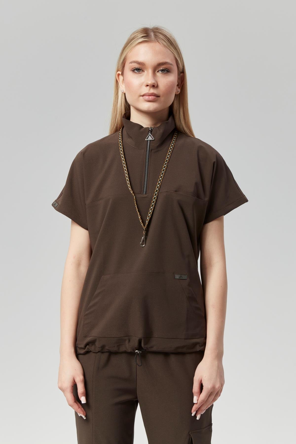 Extreme Cool Woman - Premium Çift Yön Likralı Doktor Hemşire Forma Takımı Scrubs Üniforma Cerrahi Takım (KADIN), Acı Kahve