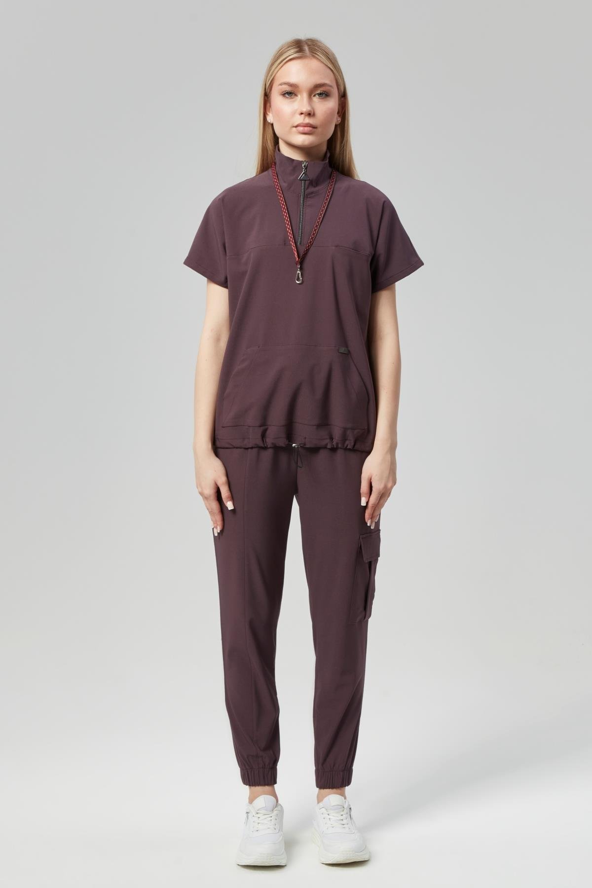 Extreme Cool Woman - Premium Çift Yön Likralı Doktor Hemşire Forma Takımı Scrubs Üniforma Cerrahi Takım (KADIN), Mürdüm