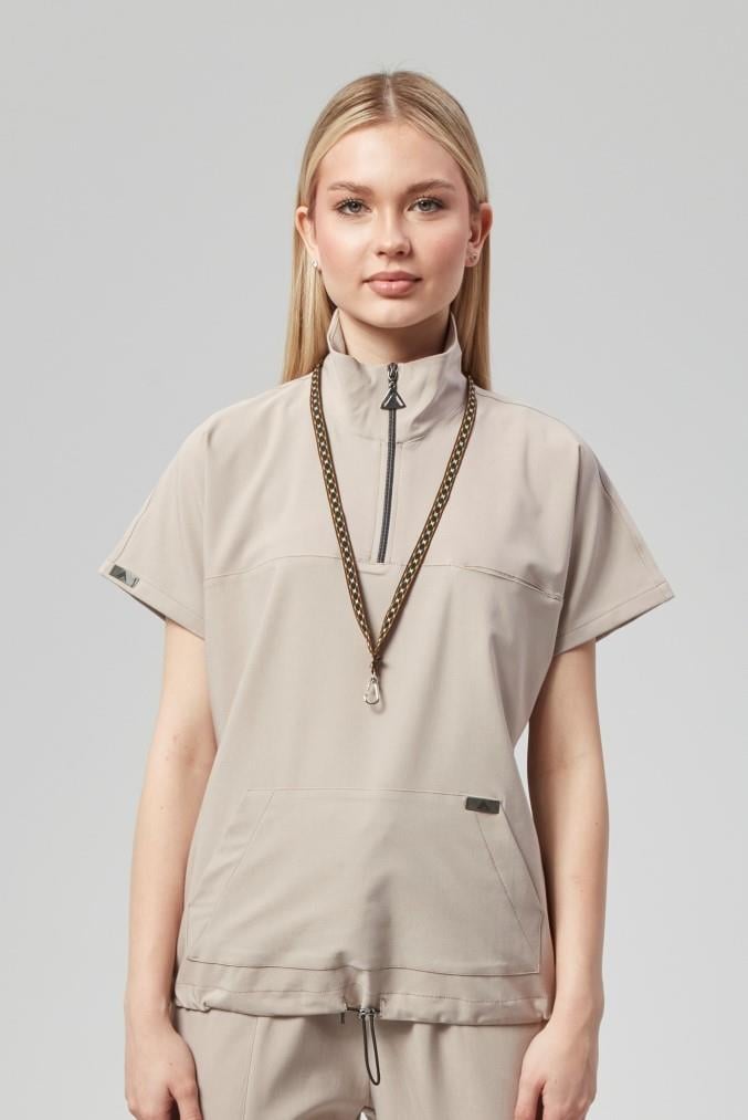 Extreme Cool Woman - Premium Çift Yön Likralı Doktor Hemşire Tek Üst Forma (KADIN), Kumsal