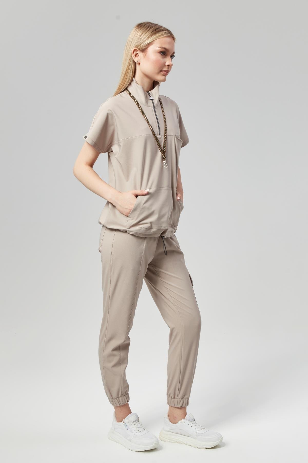 Extreme Cool Woman - Premium Çift Yön Likralı Doktor Hemşire Forma Takımı Scrubs Üniforma Cerrahi Takım (KADIN), Kumsal