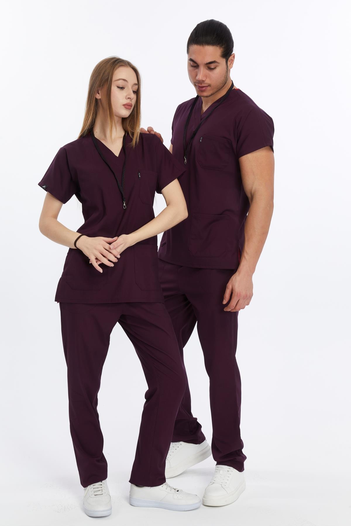Happiness Basic - Likralı Doktor Hemşire Forma Takımı Scrubs Üniforma Cerrahi Takım (UNISEX), Mürdüm