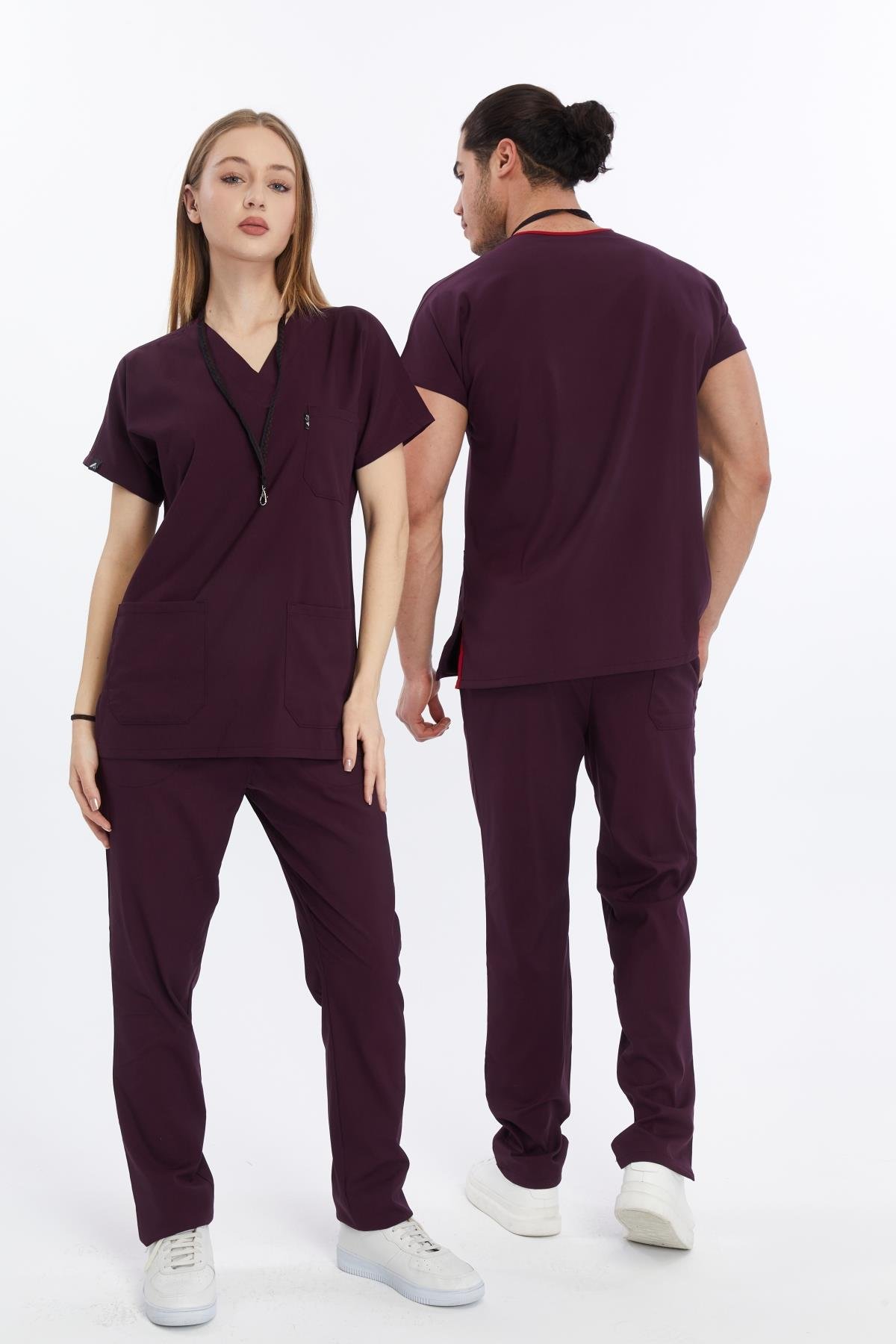Happiness Basic - Likralı Doktor Hemşire Forma Takımı Scrubs Üniforma Cerrahi Takım (UNISEX), Mürdüm