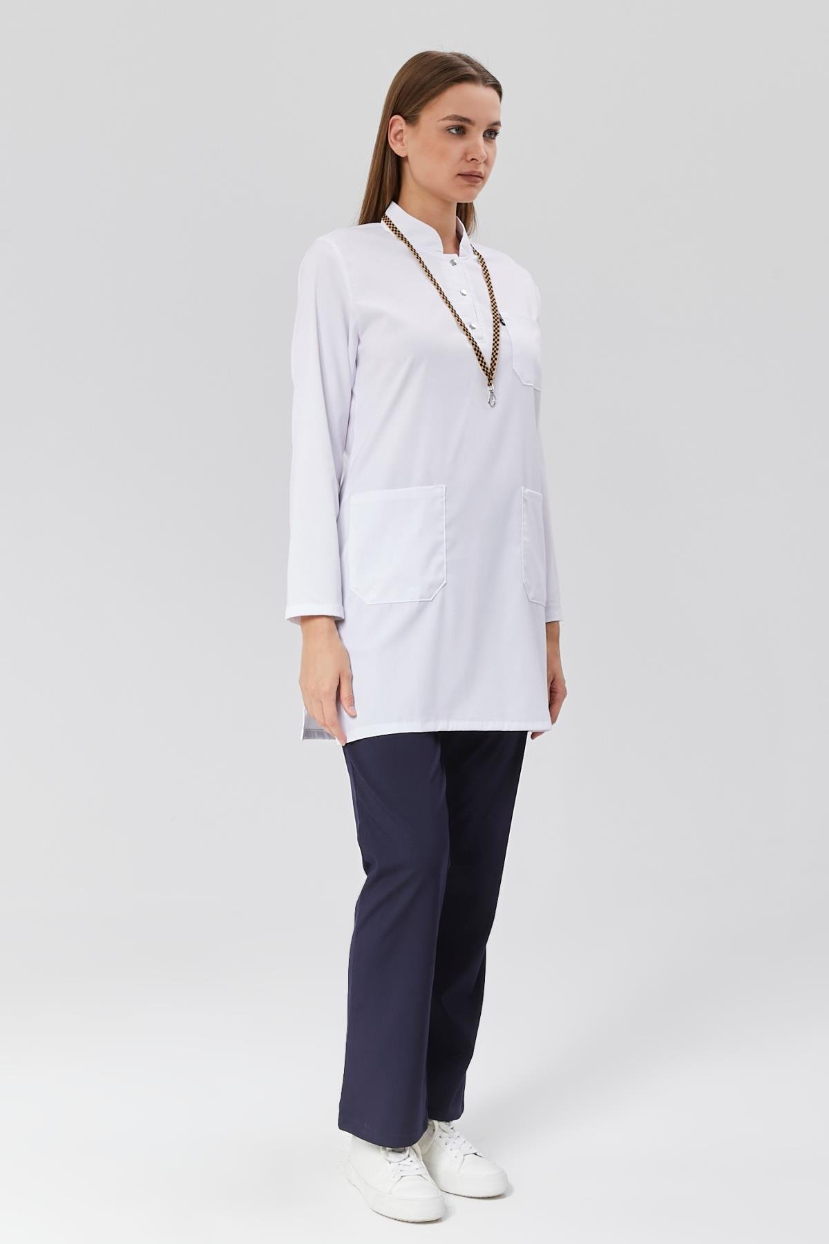 Happiness Modest - Likralı Doktor Hemşire Tesettür Forma Takımı Scrubs Üniforma Cerrahi Takım, Beyaz/Lacivert