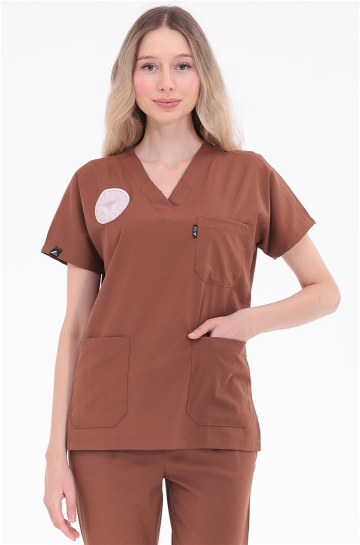 Spaniard - Diğer Sağlık Meslek Mensupları Forması Likralı Scrubs (Kadın) (Yeni Yönetmeliğe Uygun - Friar Brown) (Tek Üst)
