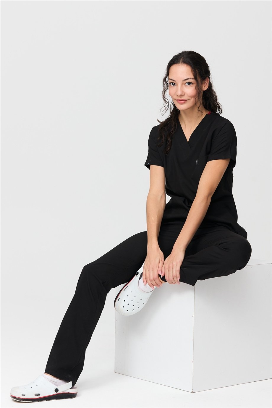 UltraLycra Spaniard - Likralı Doktor Hemşire Forma Takımı Scrubs Üniforma Cerrahi Takım (KADIN), Siyah