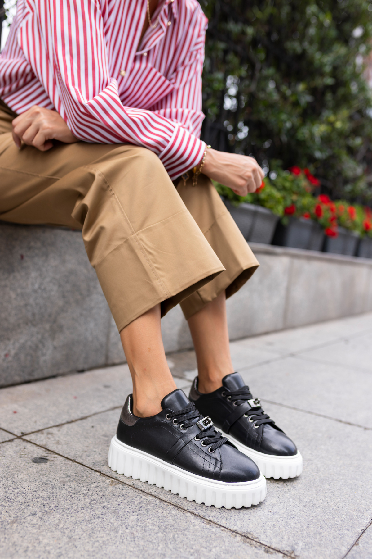 NİGEL KADİN SİYAH TOKA DETAY EVA TABANLİ SNEAKER