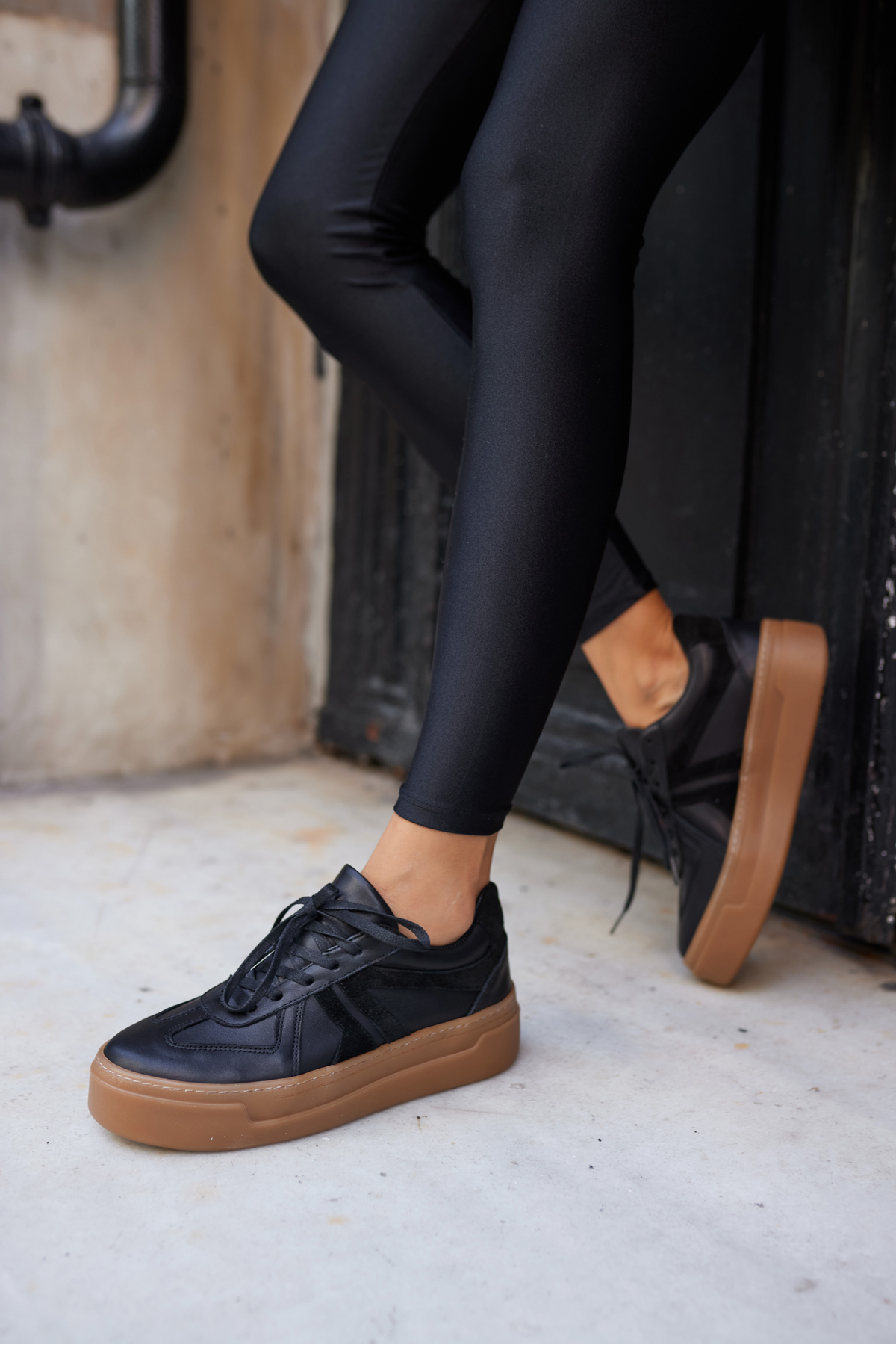 BELLO KADIN SİYAH GERCEK DERİ SNEAKER