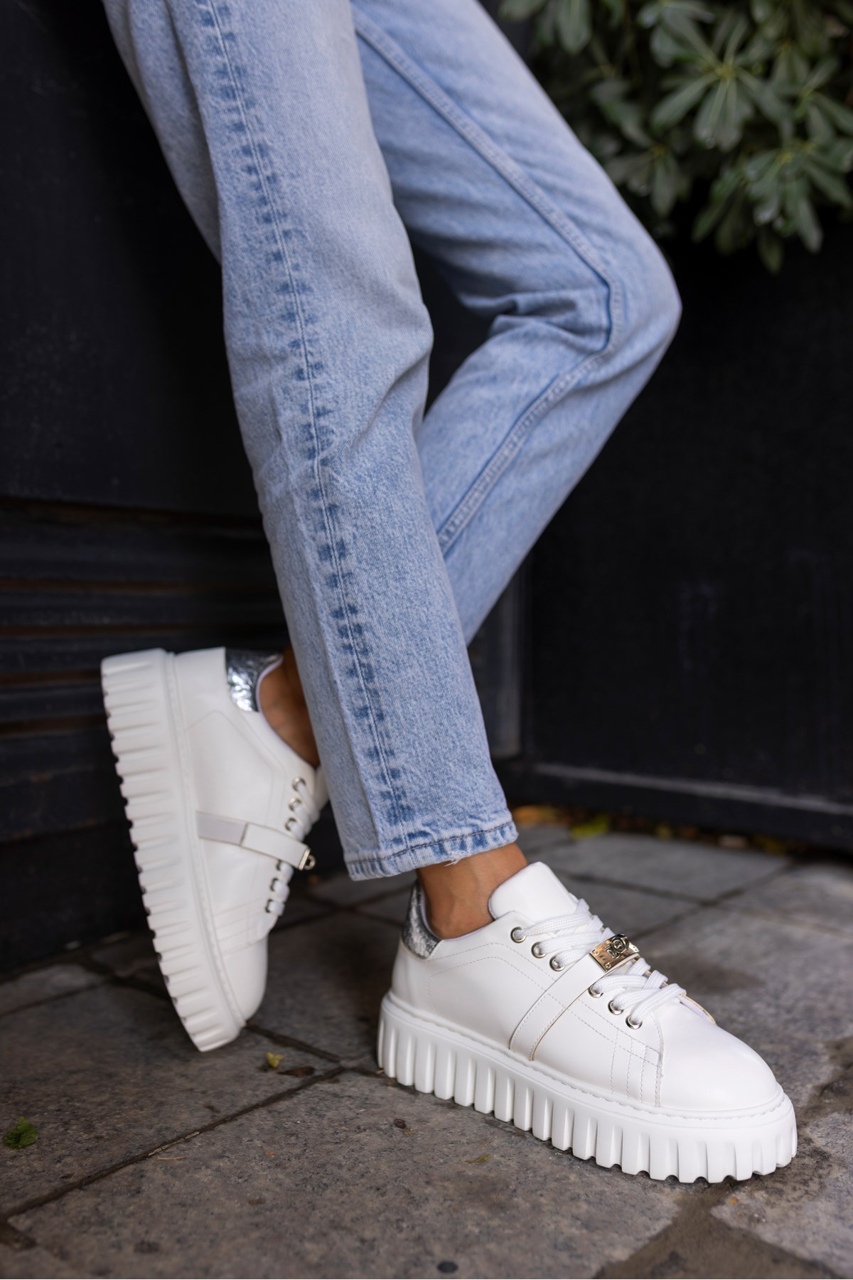 NİGEL KADİN BEYAZ TOKA DETAYLİ SNEAKER