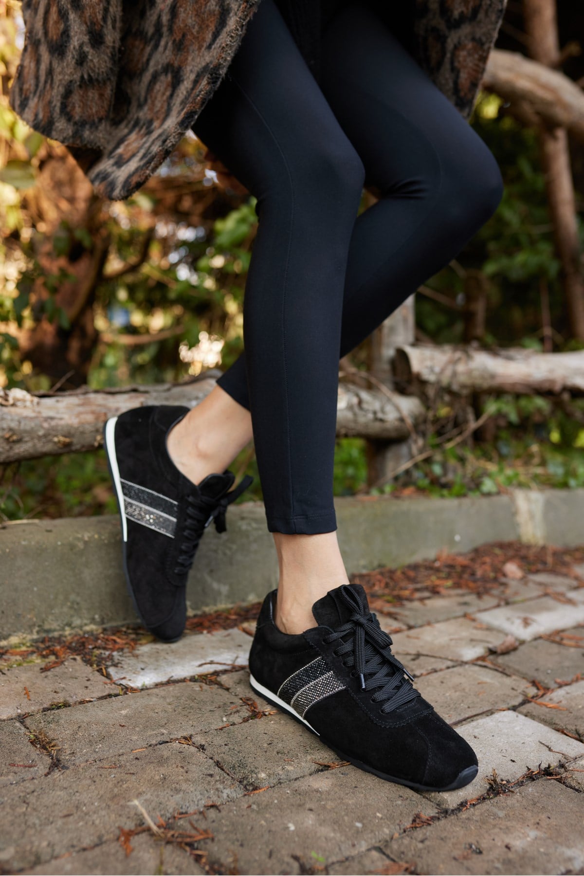TELLA KADIN SİYAH GERCEK SUET TAŞLİ SNEAKER