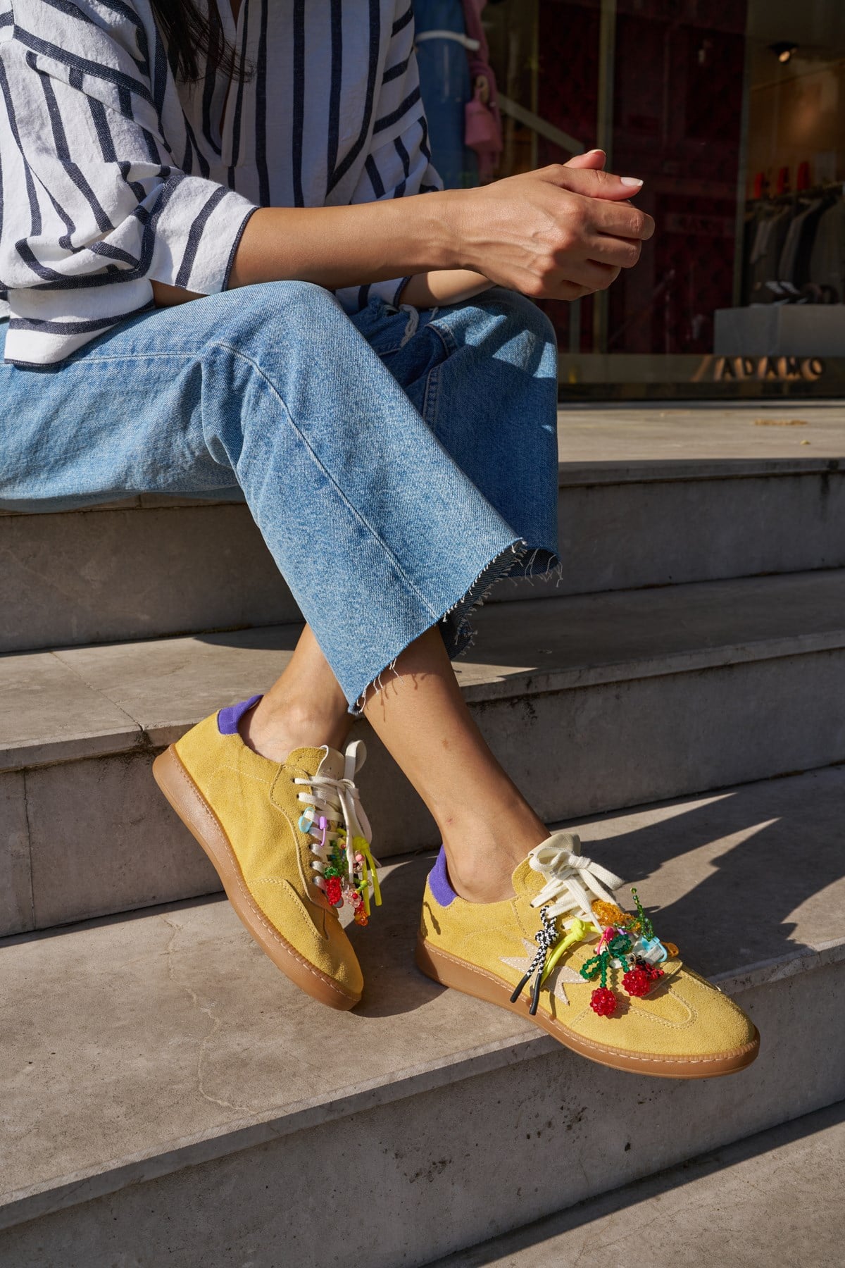 MENO KADIN SARI GERCEK DERI SUET BAGCIKLI CHARM DETAY ITALY SNEAKER