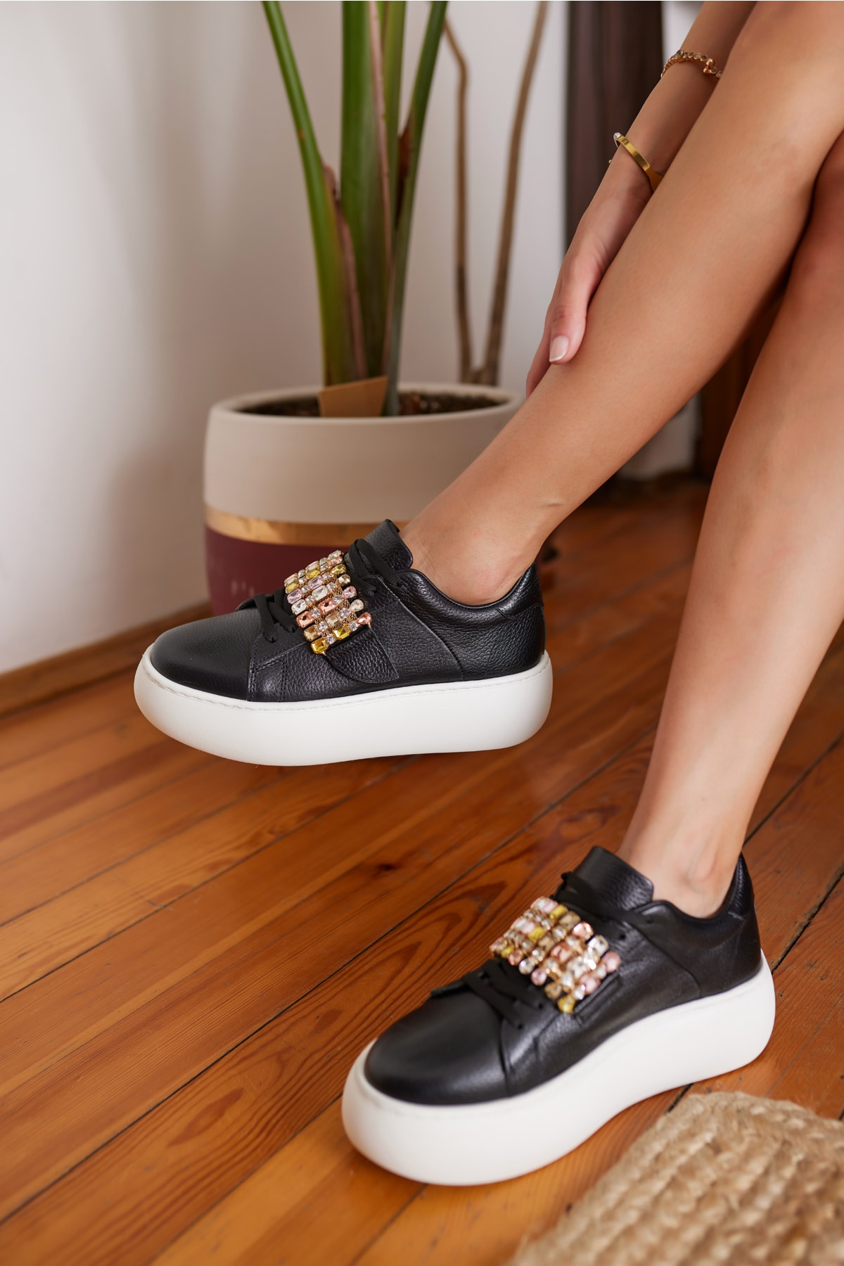 Ellya Kadın Siyah Gercek Deri Taş Detay Eva Taban Sneaker