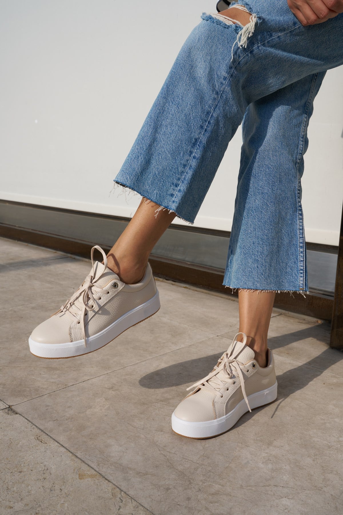 ZALVIRO KADIN BEJ GERCEK DERI BAGCIKLI SNEAKER