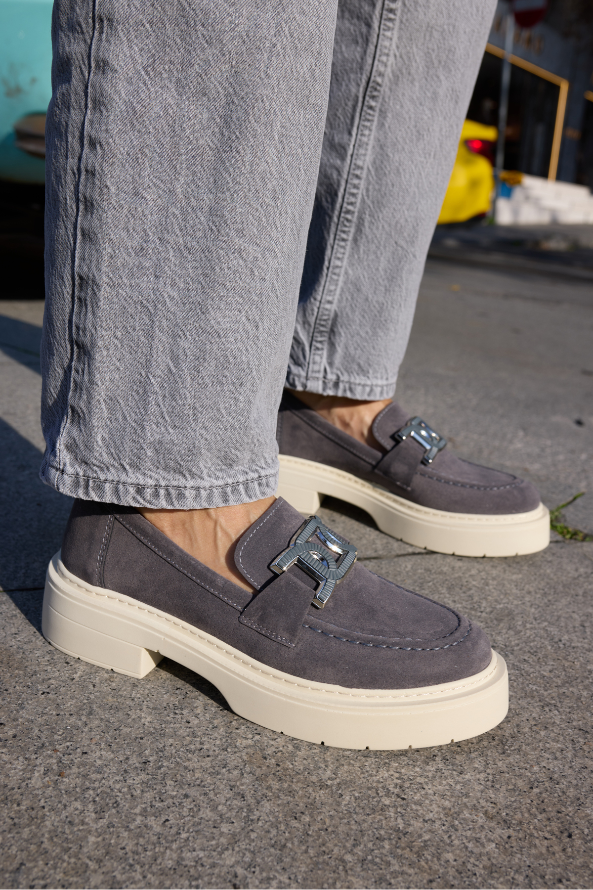 DUMANU KADIN GRİ SUET TOKALI LOAFER