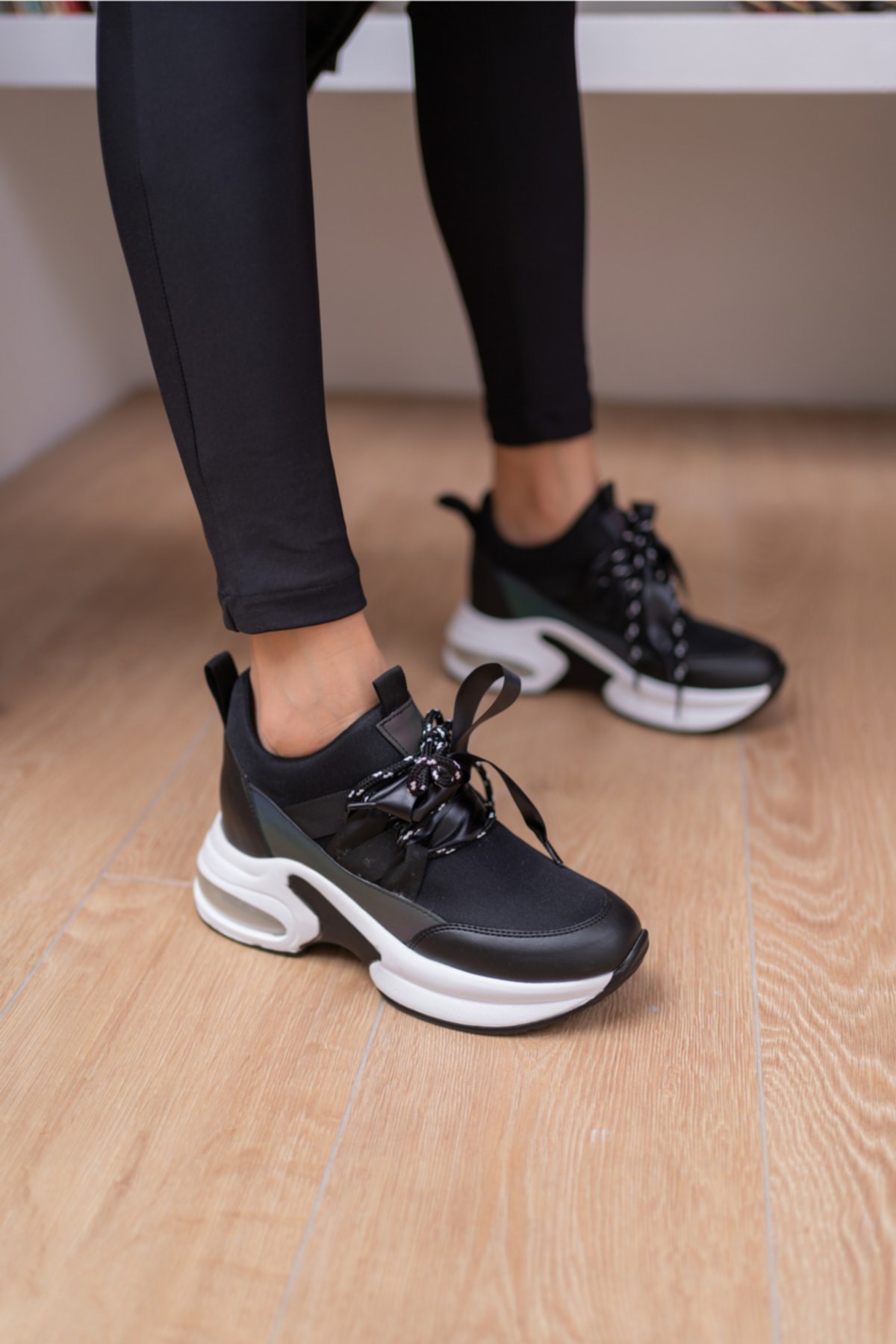 Hanna Kadın Siyah Dalgıc Kumas Detay Dolgu Topuklu Sneakers