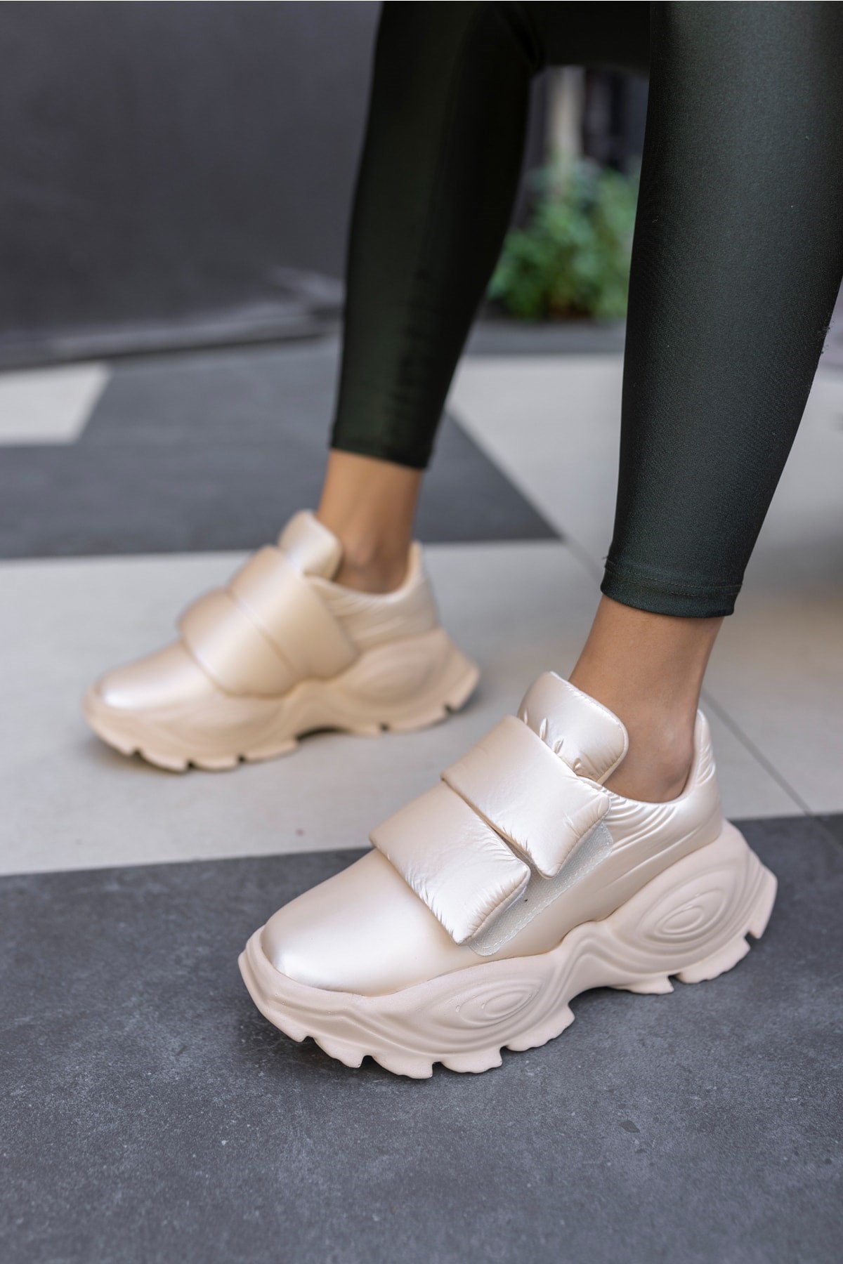 Populare Kadın. Bej Parasut Kumaş Sneaker
