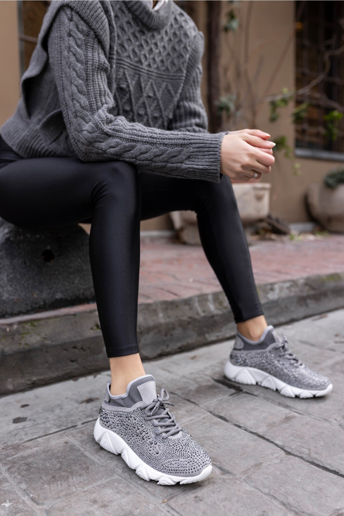 Leva Kadın Gri Taş Detay Eva Taban Sneaker
