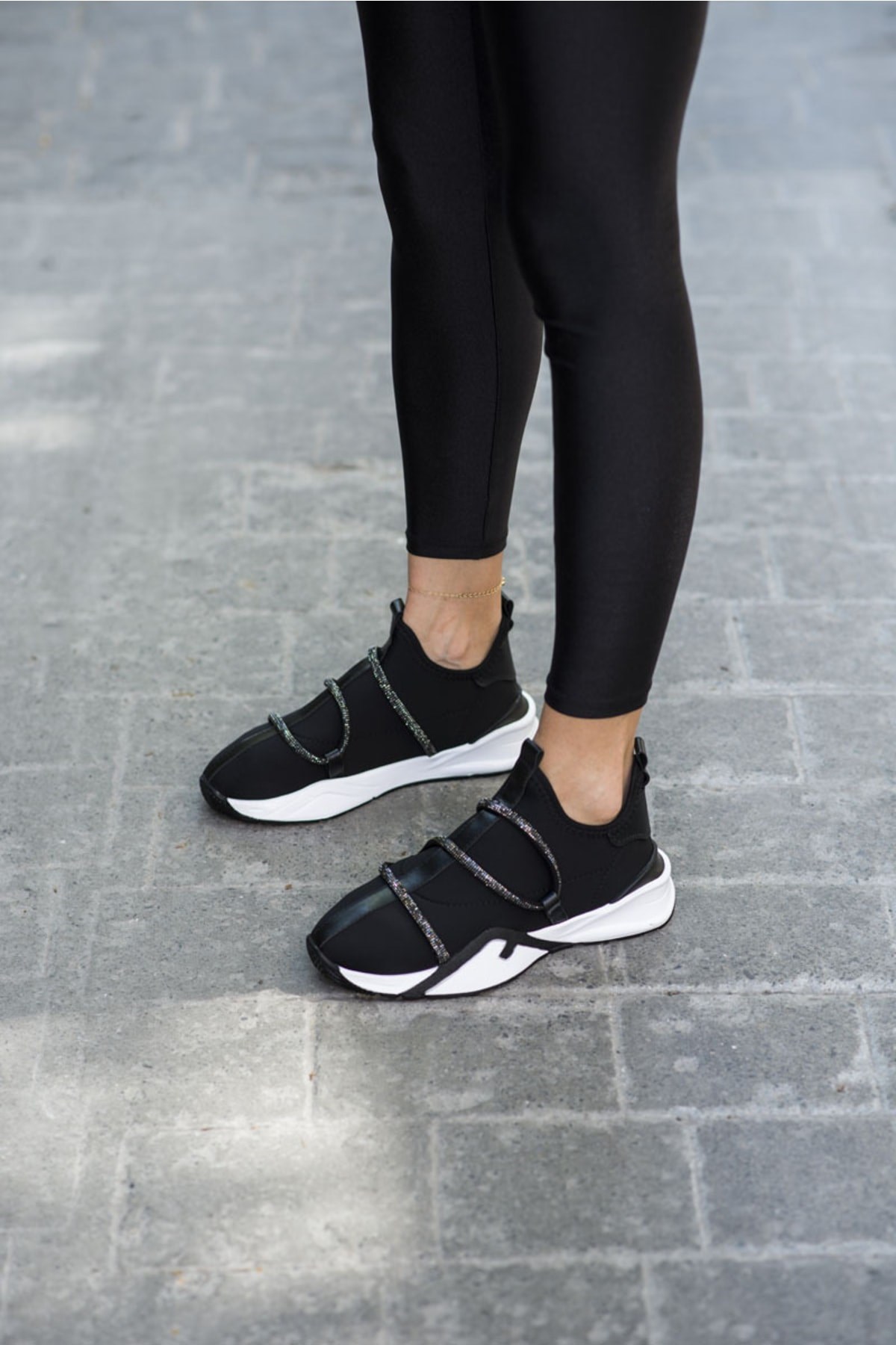Elen Kadın Siyah Scuba Kumaş Taş Detay Sneaker