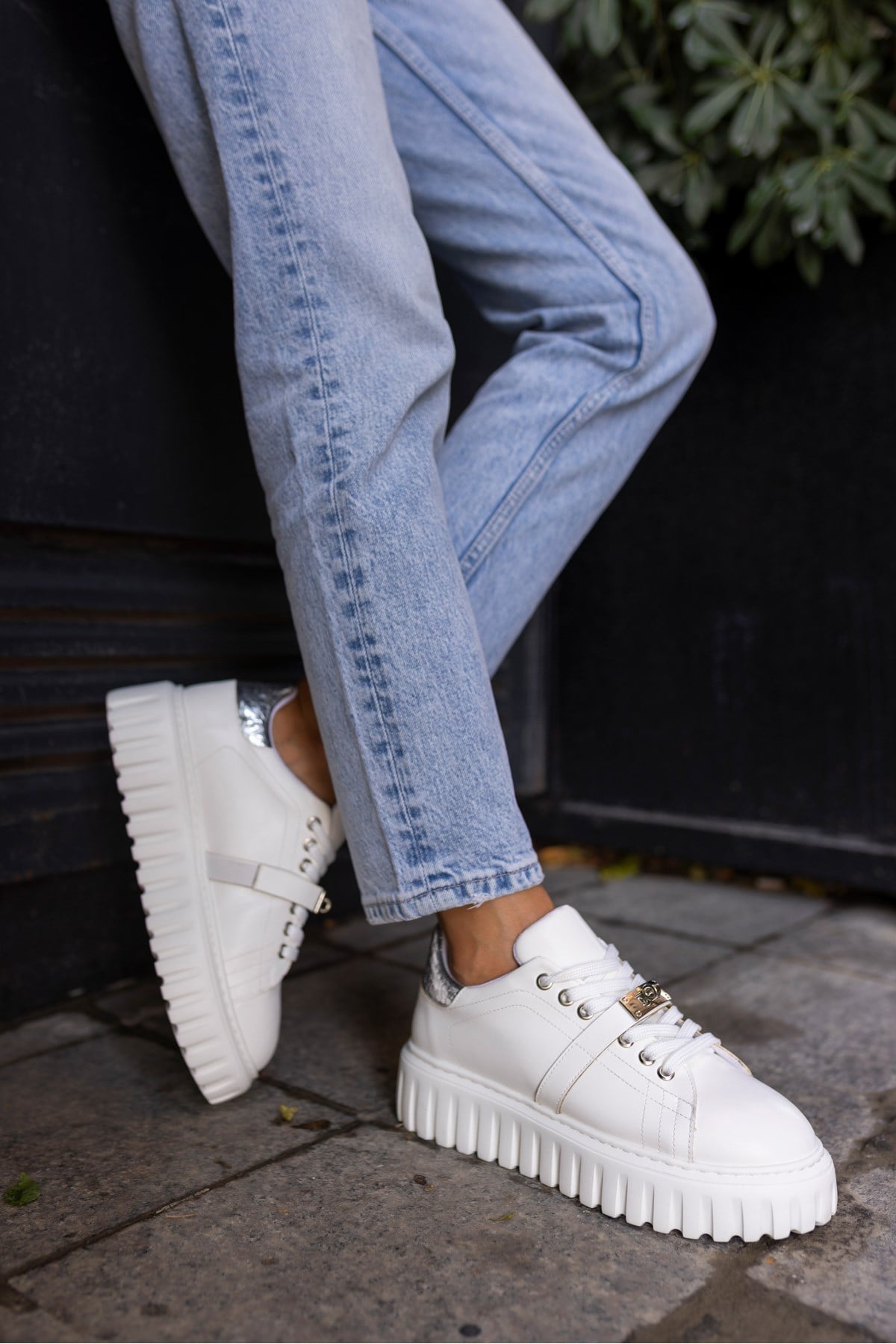 NİGEL KADİN BEYAZ TOKA DETAYLİ SNEAKER