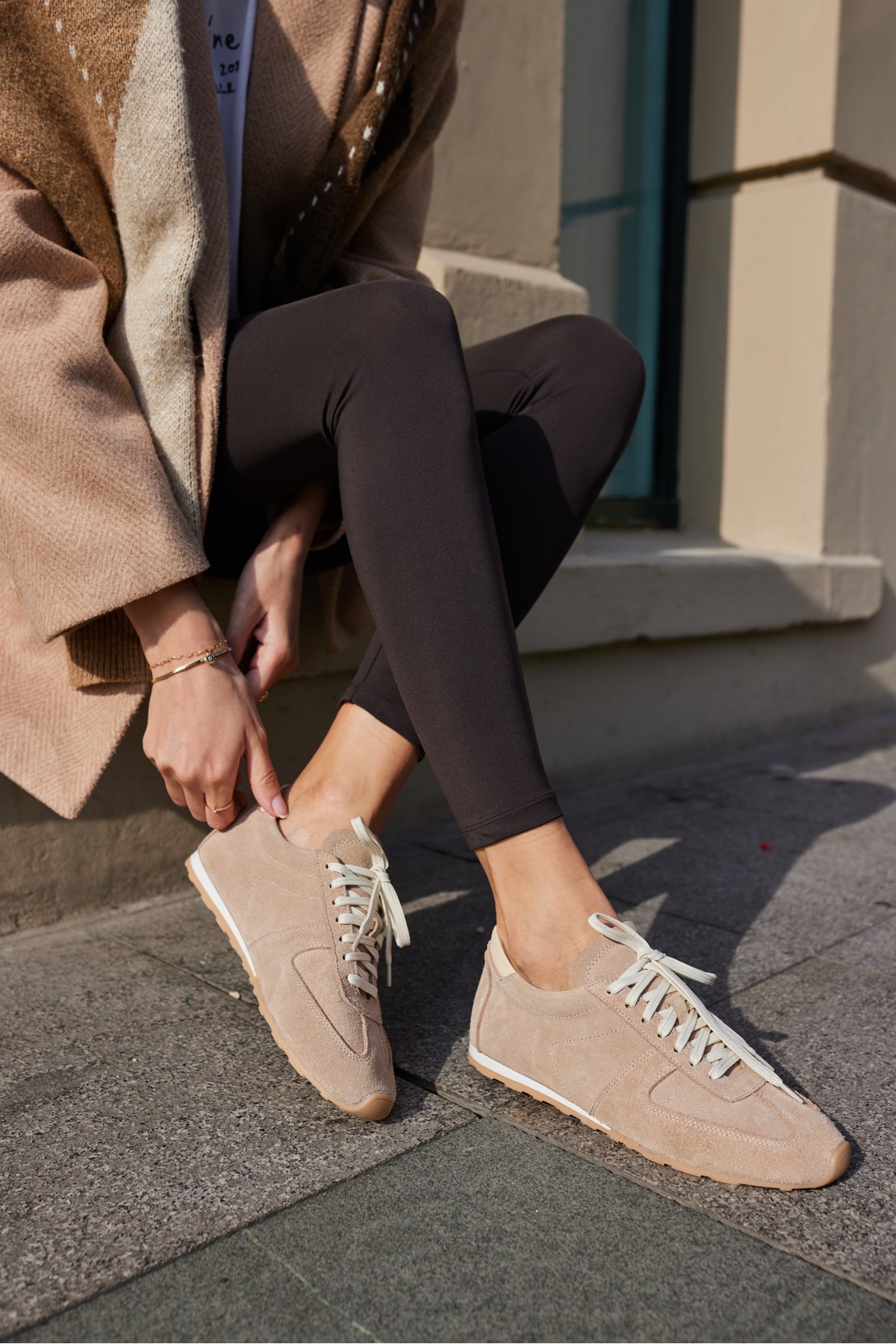 TORES KADIN BEJ GERCEK DERİ SUET BAGCIKLI SNEAKER