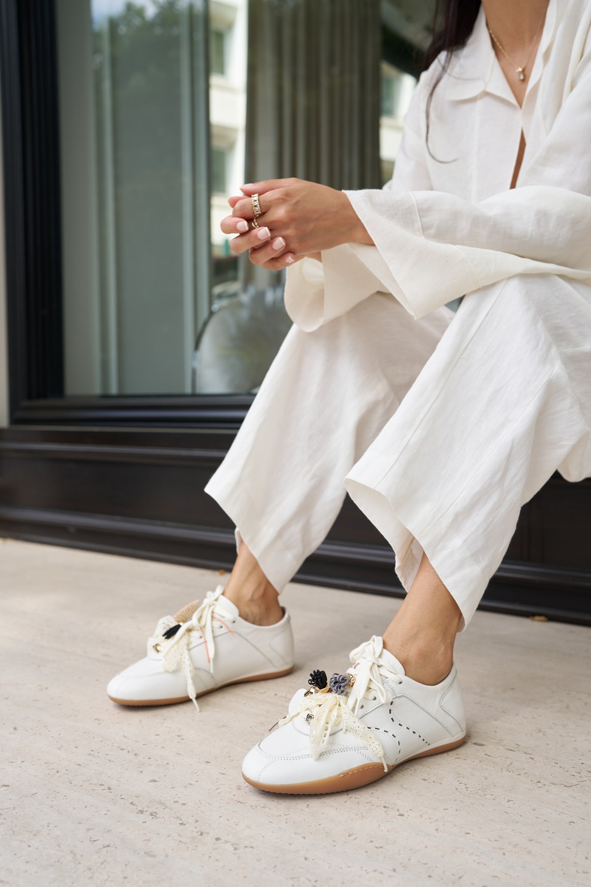 MELINE KADIN BEYAZ GERCEK DERI CHARM DANTEL DETAYLI ITALYAN SNEAKER