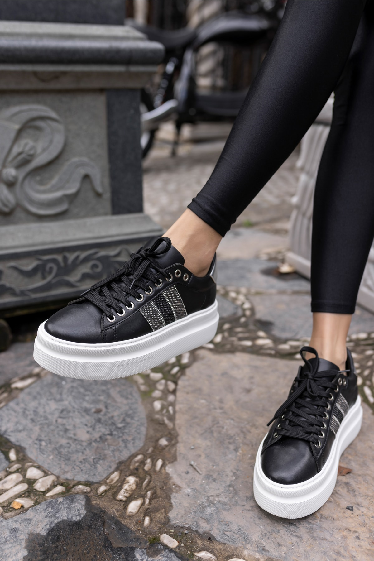 Zanıolo Kadın Siyah Taş Detay Sneaker