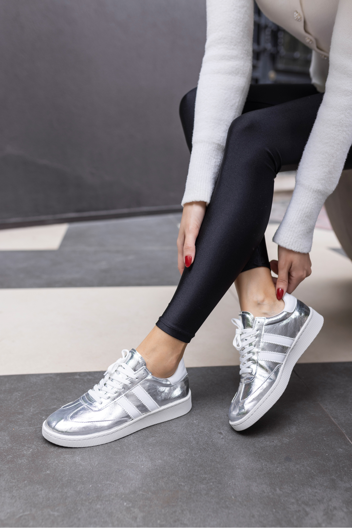 SAMBALİ KADİN GUMUS SAMBA TARZ SNEAKER