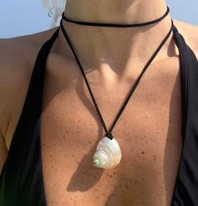 Venus Designboho deniz kabugu ıplı kolye