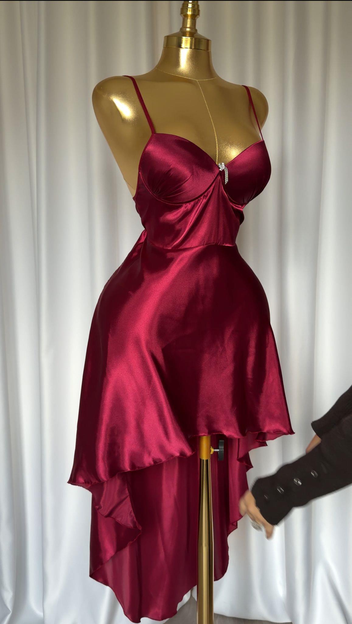 Kırmızı Uzun Saten Gecelik