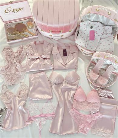 23 Parça Bezmialem İsme Özel Lüks Bohça Seti