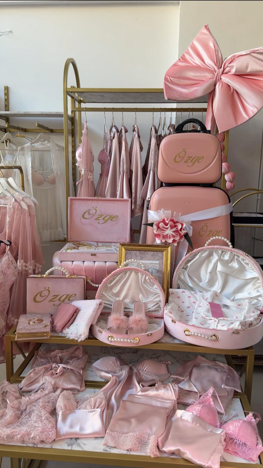 29 Parça Pembe İstinye İsme Özel Bohça Seti 