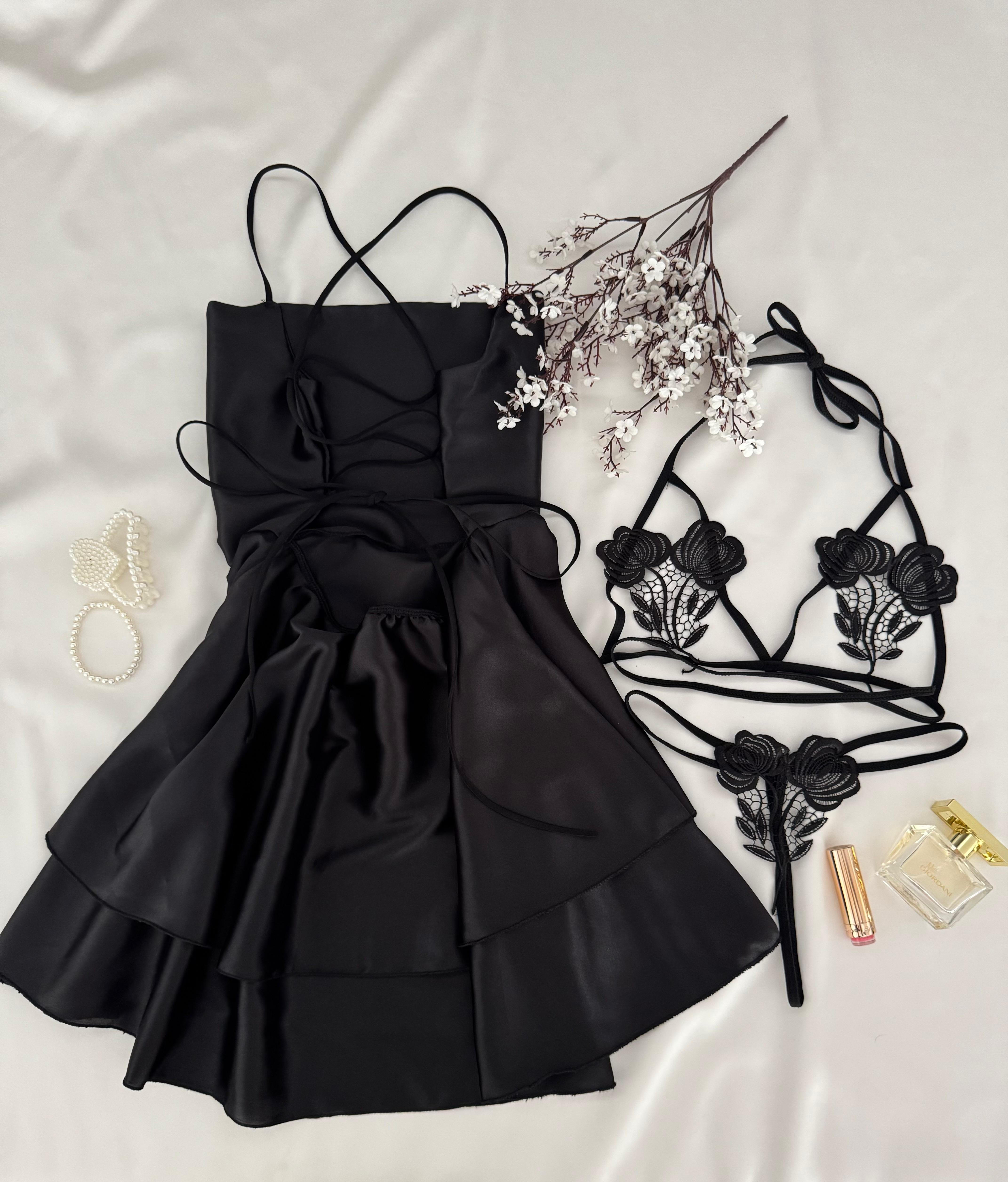 Kardashian Siyah Arkadan İpli Gecelik