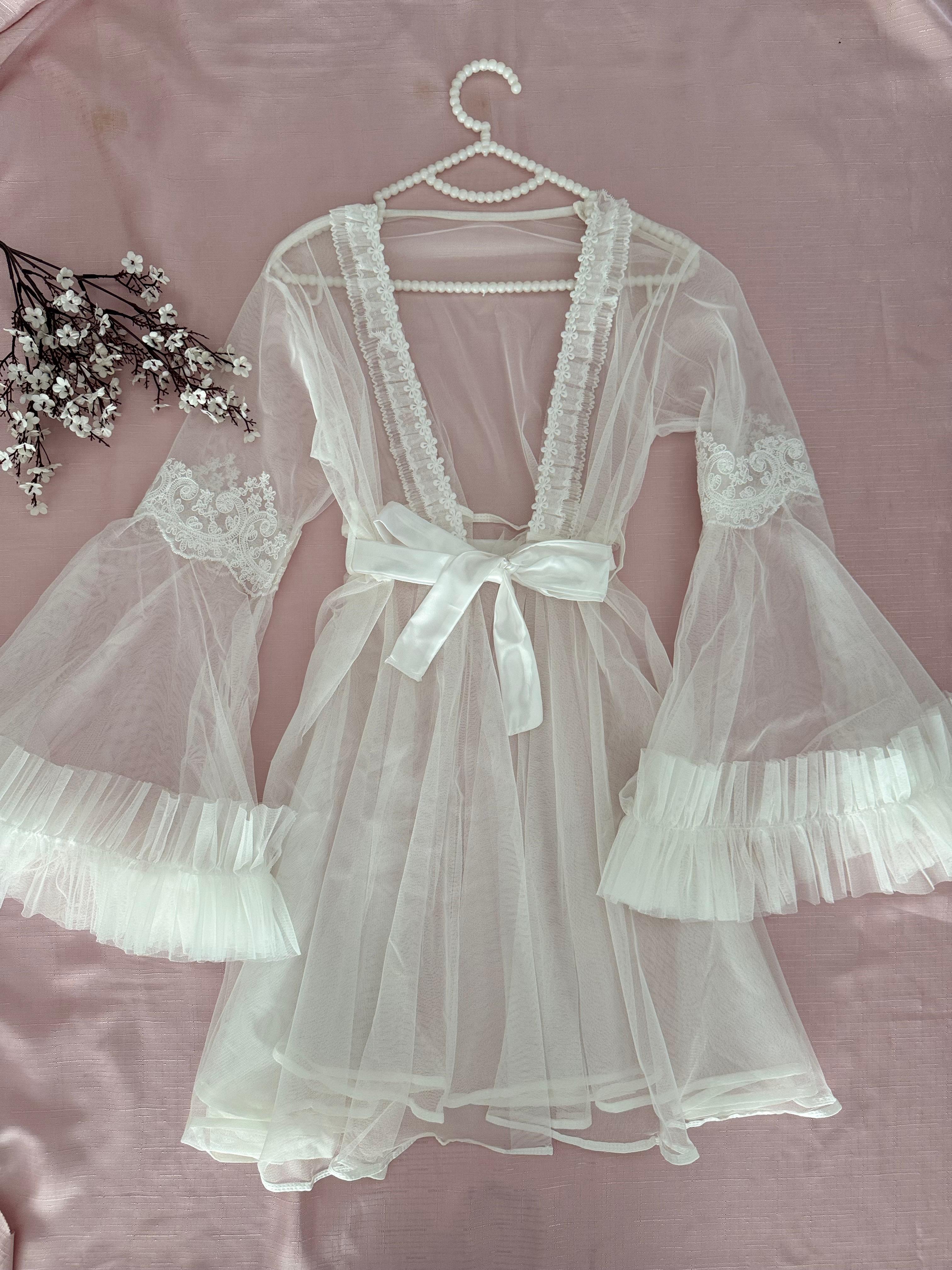 Kutulu Beyaz Tül Sabahlık