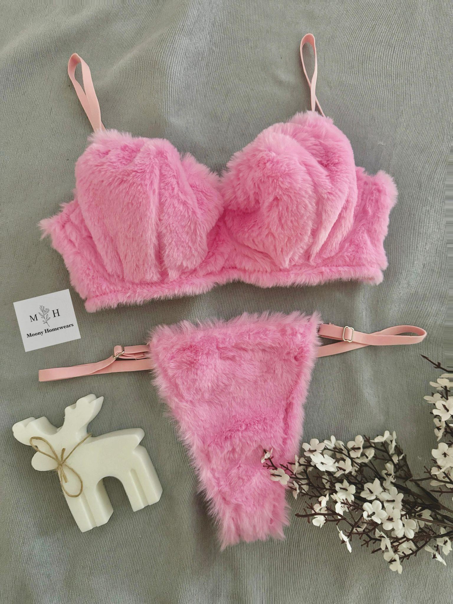 Men porno tomosha qilish uchun erkaklar hojatxonasiga kirdim. Uyimga massaj terapevtini chaqirdim.