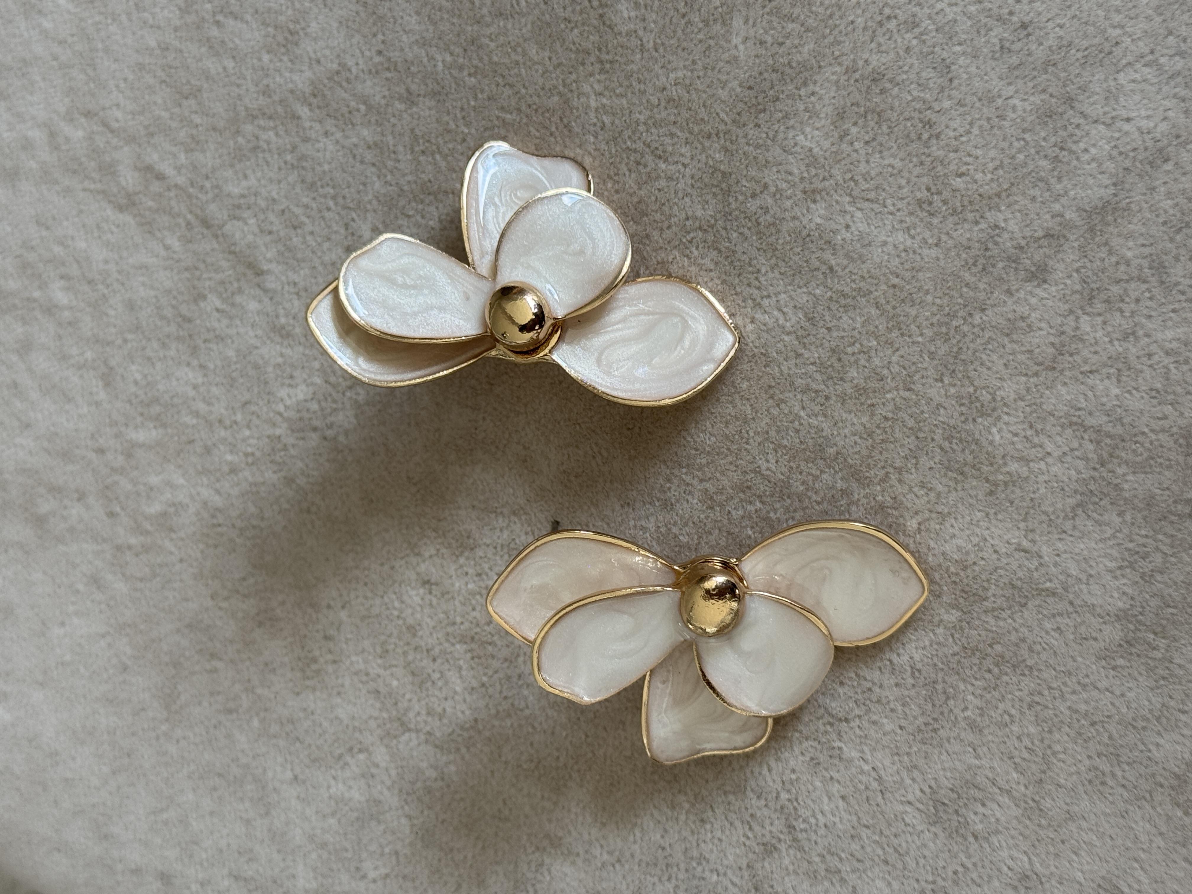 Sedefli Çiçek Küpe