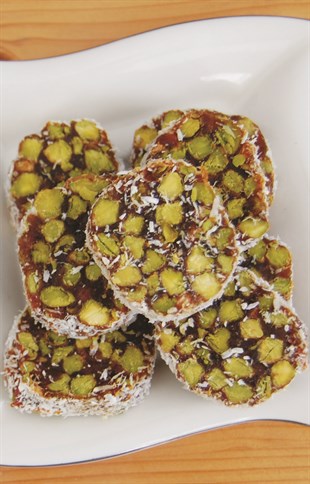 Antep Fıstıklı Rulo Cezerye (1 Kg.)